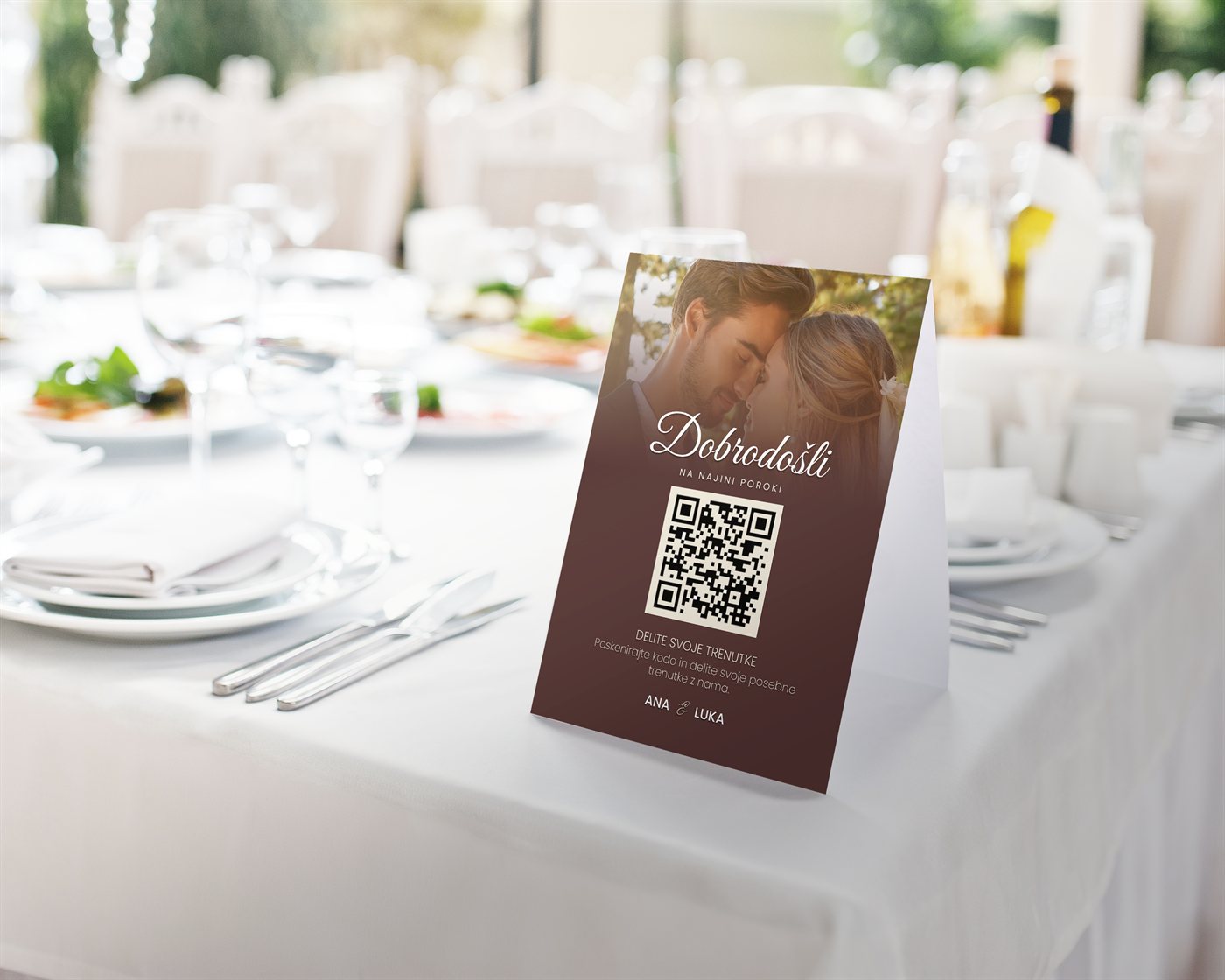 Poročna miza z osebno QR kodo Moj Spomin za nalaganje fotografij gostov